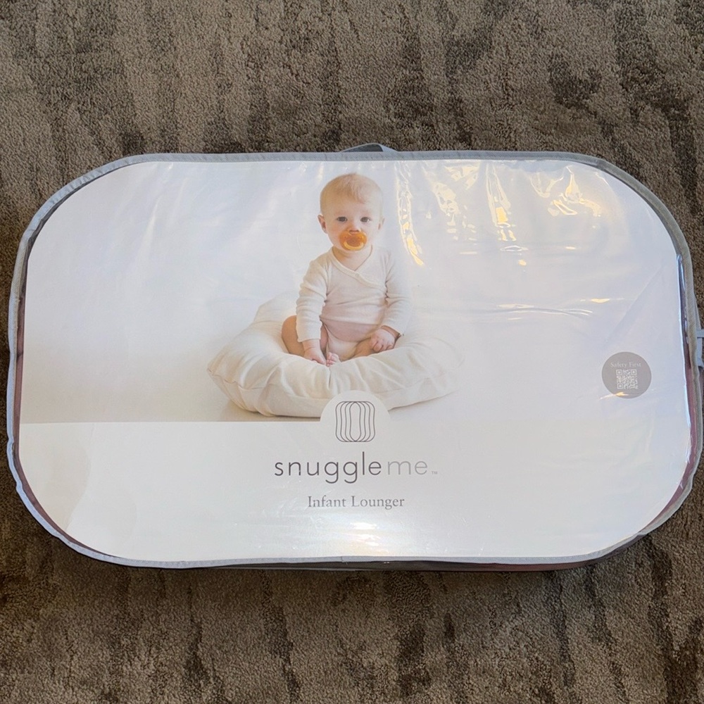 Snuggle Me Infant Lounger in White